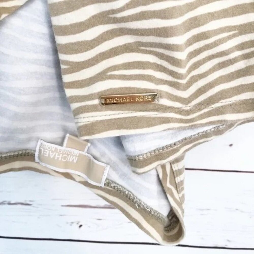 MICHAEL Michael Kors V-Neck Animal Print T-Shirt - Picture 4 of 4